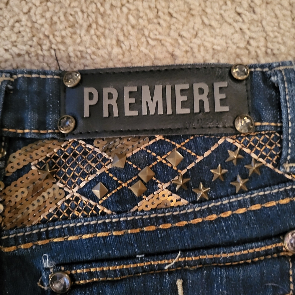 Beautiful Rue 21 Premier Slimboot Jeans With Gold Design, Size 0R. - Picture 2 of 7